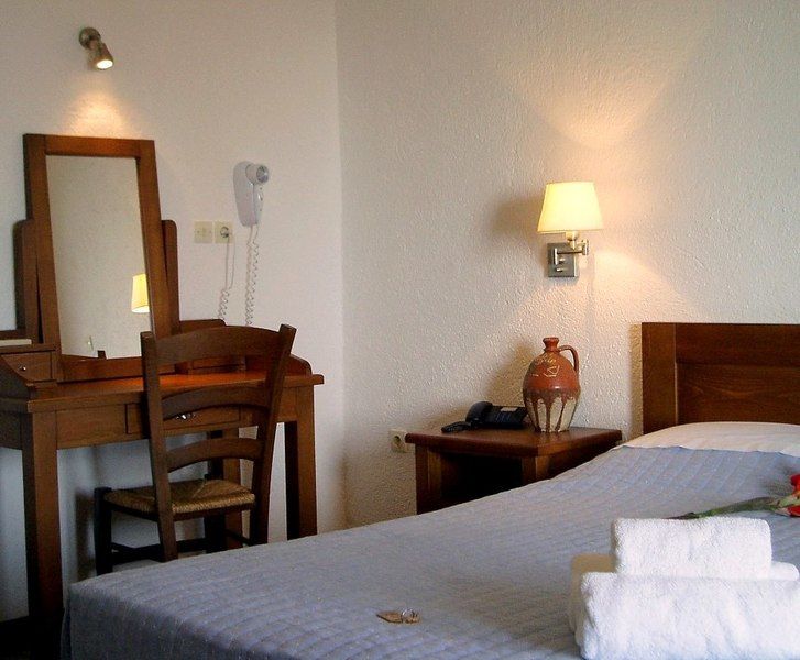 Kalamitsi Hotel Kardhamili Bagian luar foto